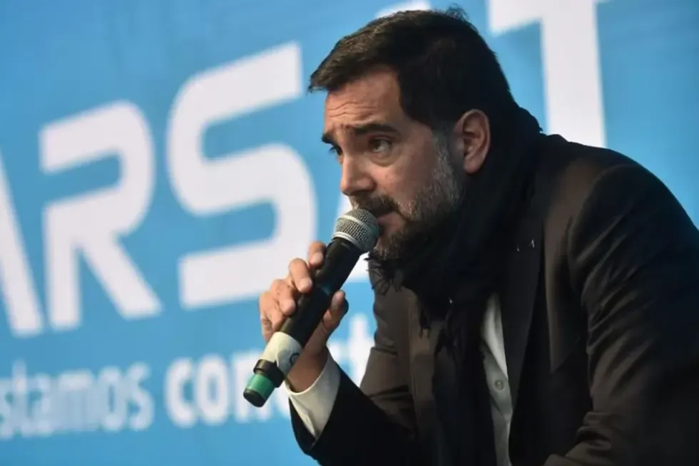 detuvieron a un funcionario de milei y de alberto fernandez hallaron miles de dolares y droga en su departamento