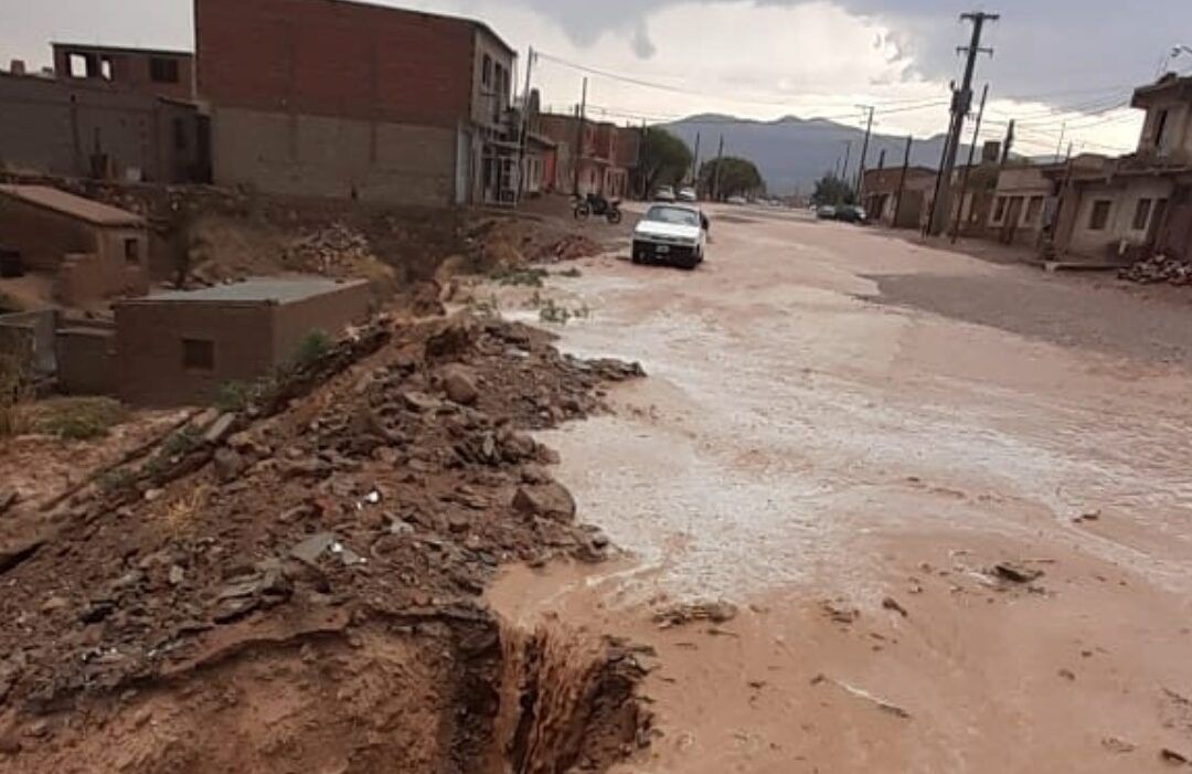 temporal en jujuy evacuaron a dos familias por las intensas lluvias en humahuaca