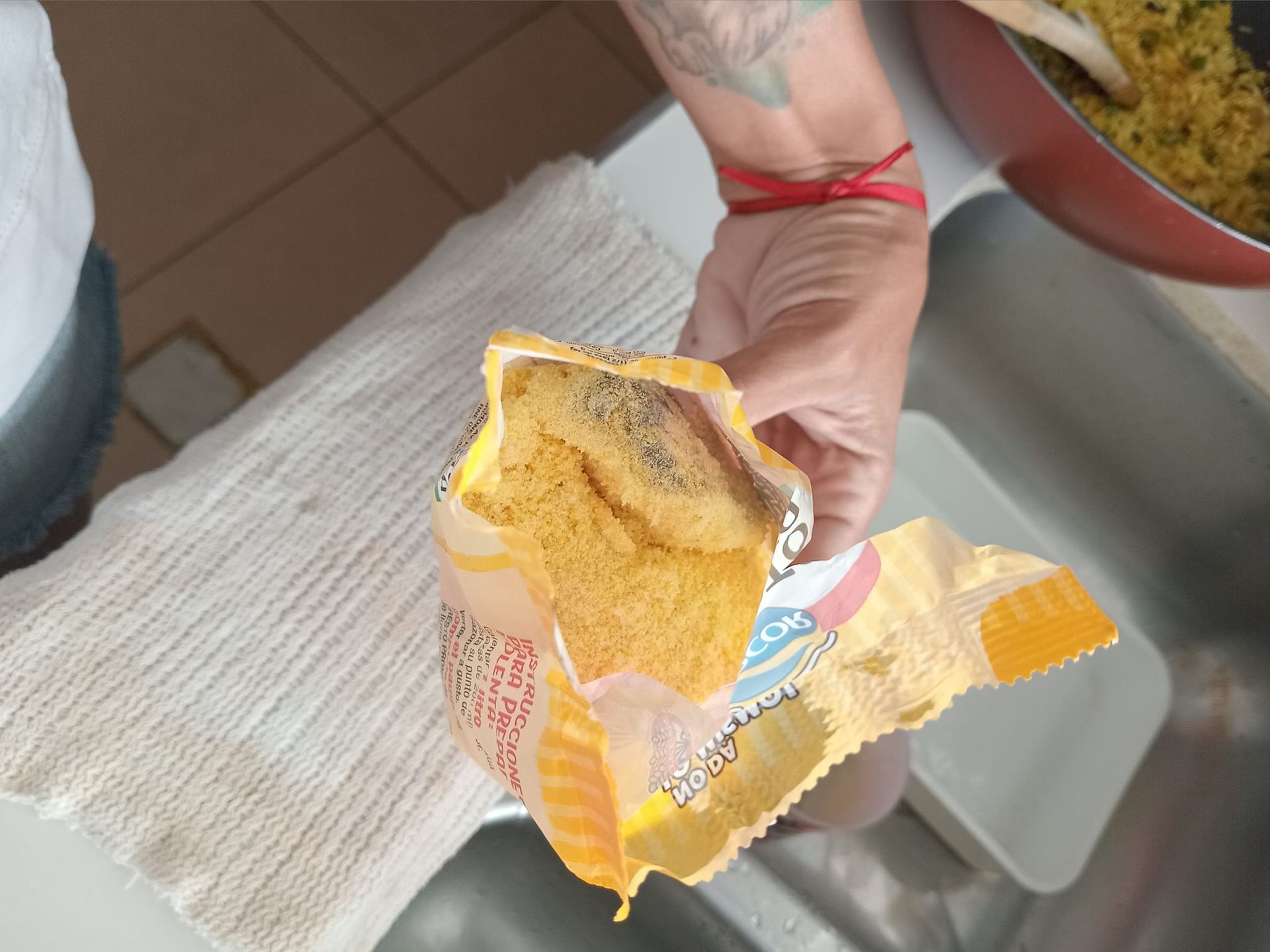 polemica por una rata muerta en un paquete de polenta arcor