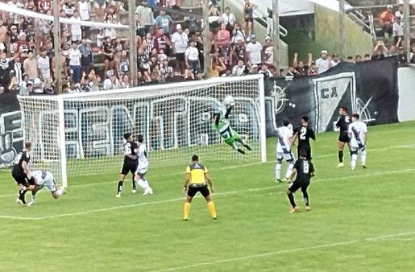 mira la nueva victoria del cuervo 2 a 0 ante el santo para ganar la copa de la liga saltena