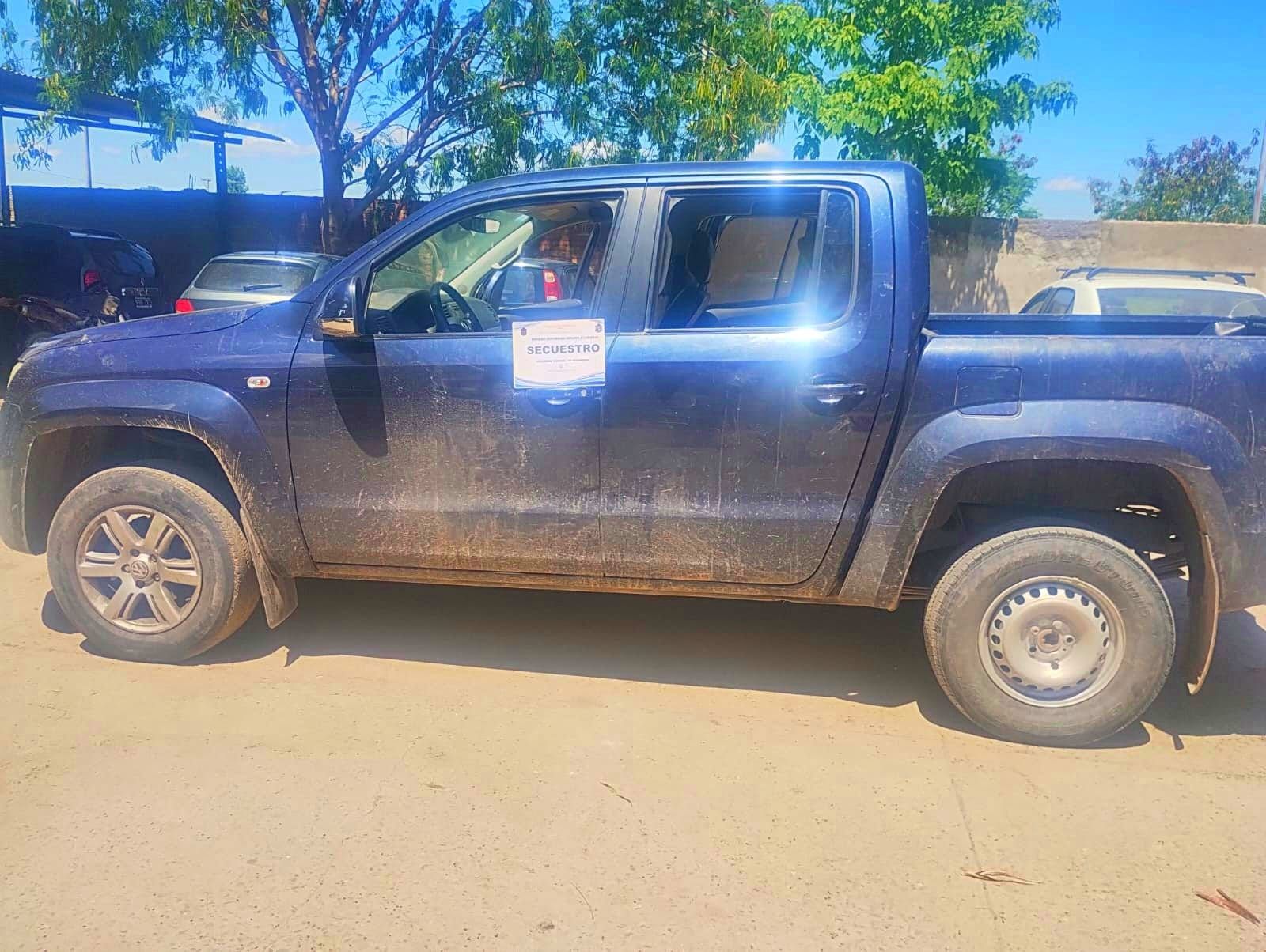 oran llevaban drogas y gran cantidad de dinero en una camioneta robada en buenos aires