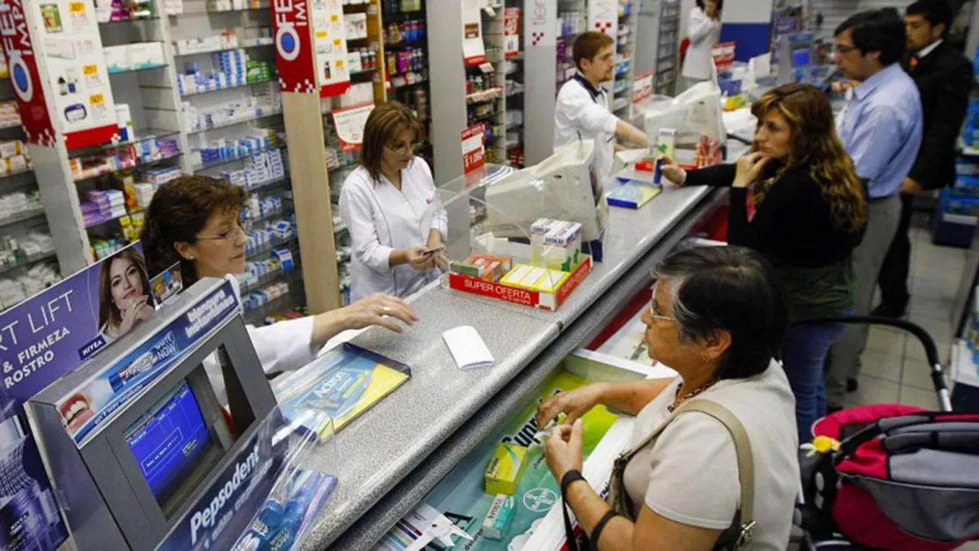 crisis economica y medidas del gobierno las farmacias sufren una caida del 26 en ventas
