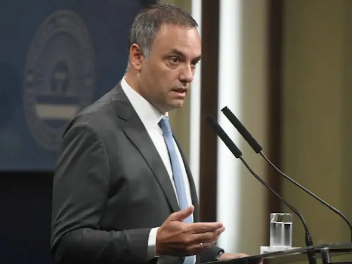 tus dolares tu decision la frase de manuel adorni al anunciar las nuevas medidas