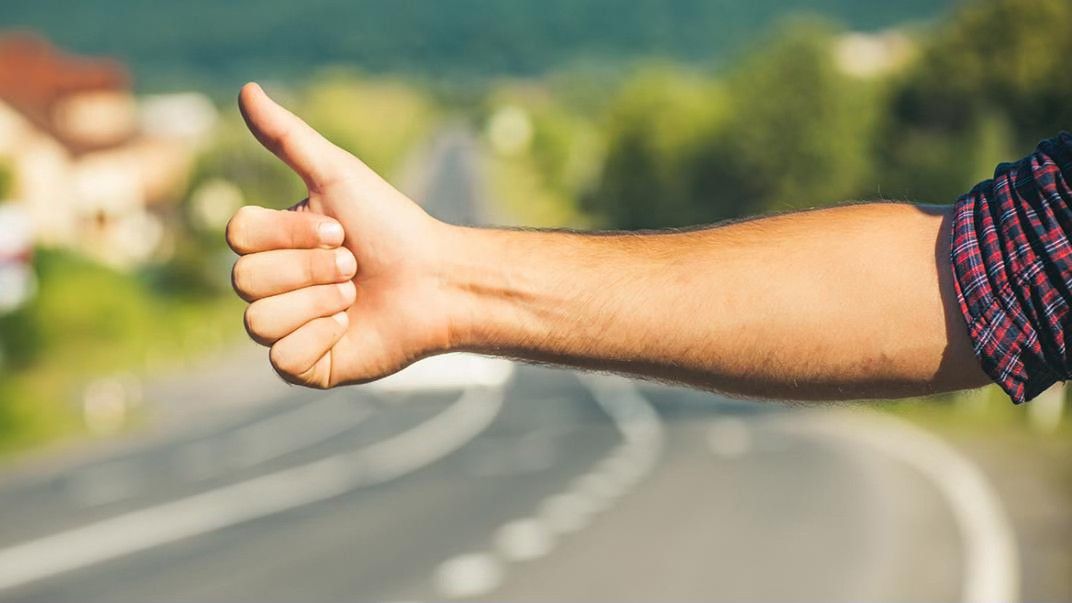 un desagradecido hacia dedo en la ruta y asalto al conductor que lo levanto