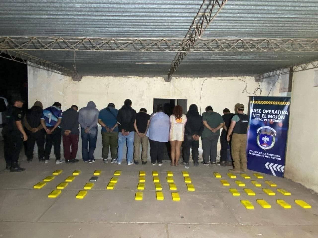 desbaratan red de narcotrafico detienen a un ex gendarme y a 11 saltenos con 47 kg de cocaina