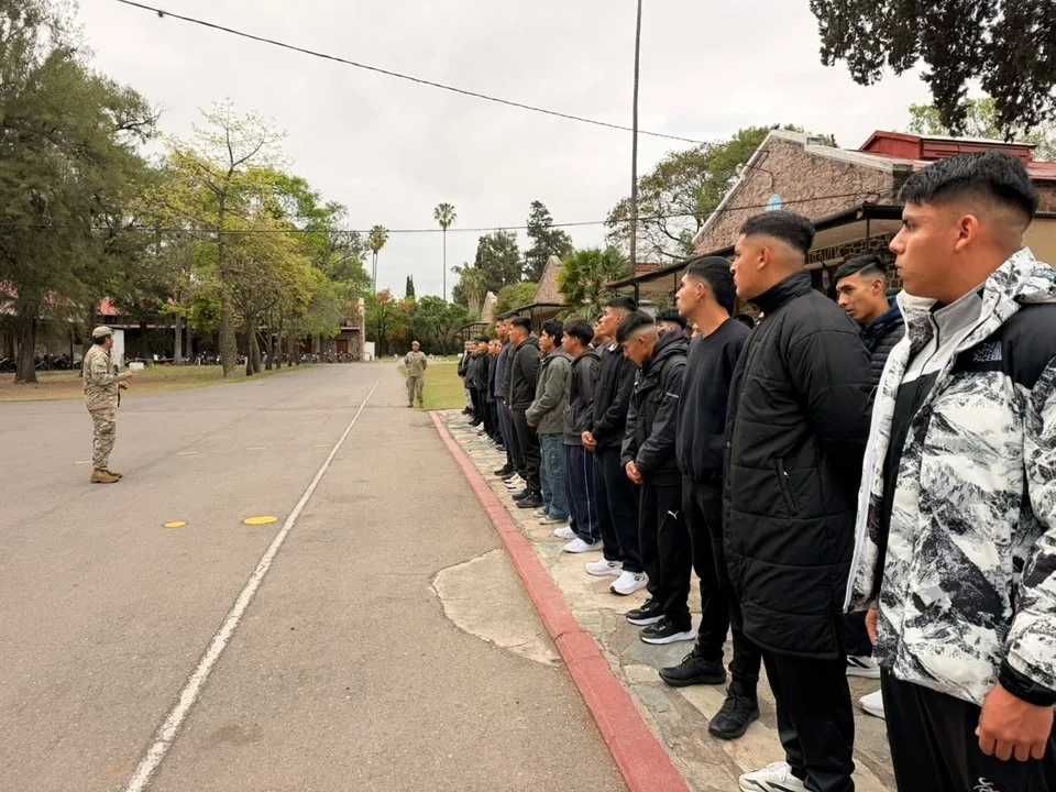 58 salteños viajaron a Neuquén para hacer diez semanas de instrucción militar