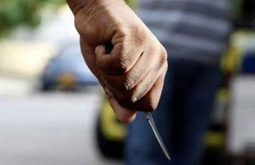colonia santa rosa intento ayudar a su vecina y la pareja de ella lo hirio gravemente