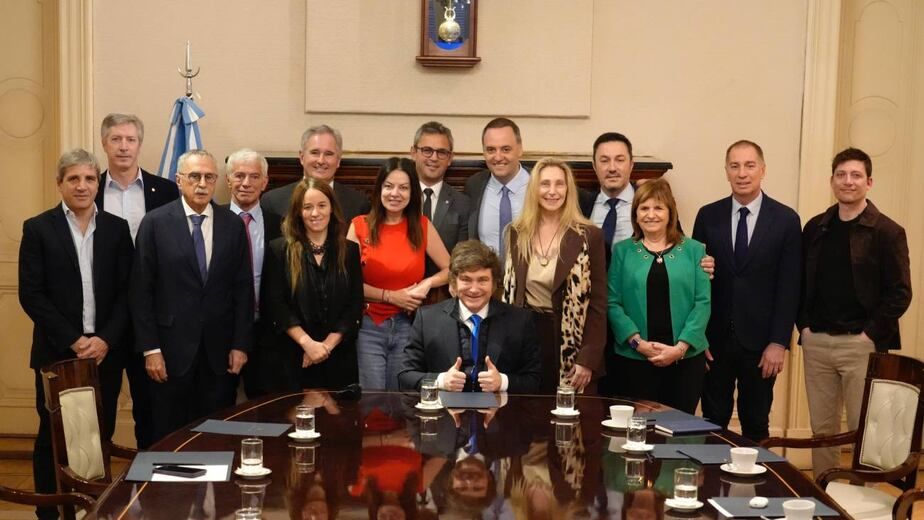 con el debut de adorni y santilli milei encabezo una reunion con el nuevo gabinete