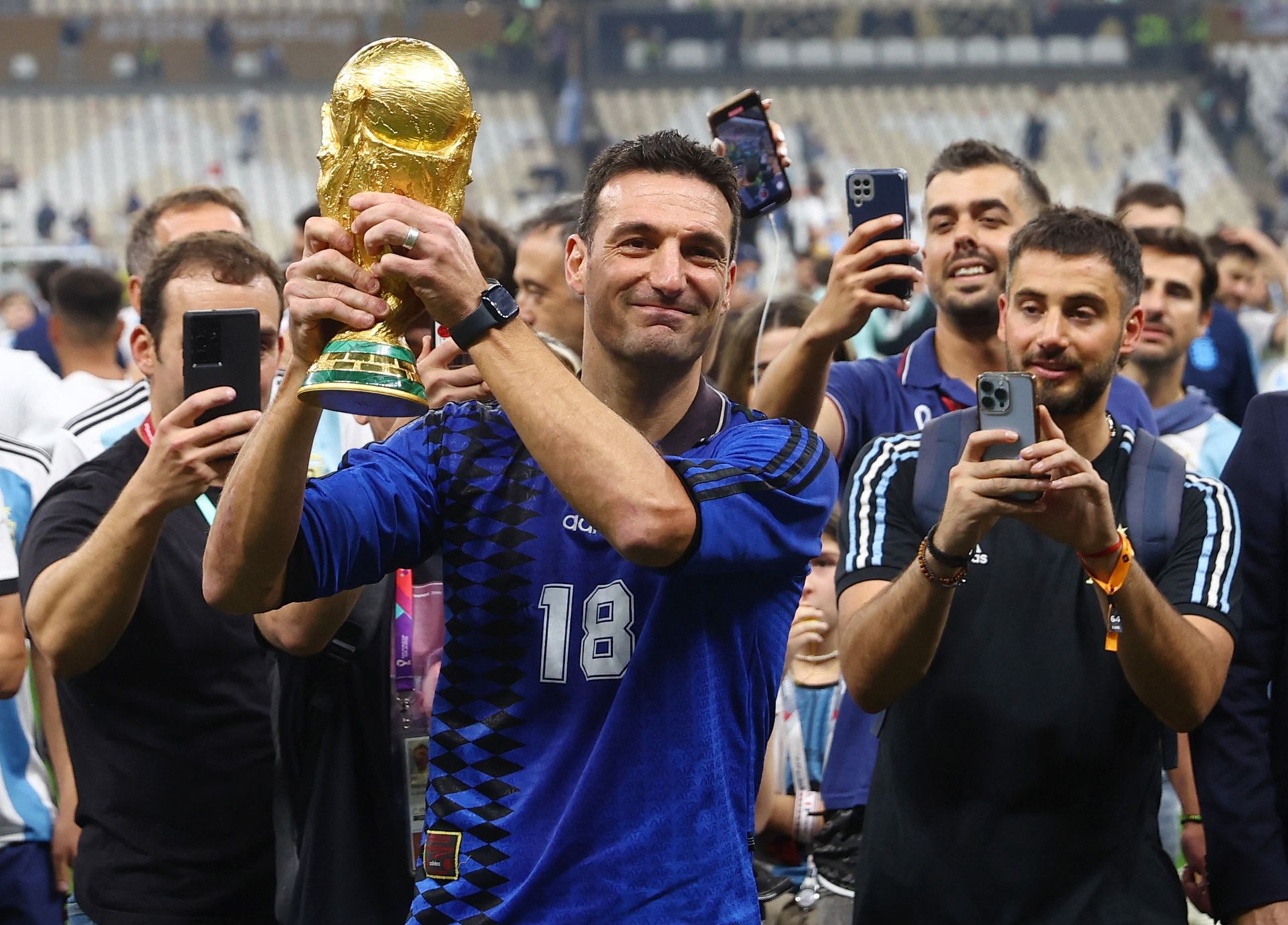 lionel scaloni cumple 47 anos todos sus titulos como jugador y director tecnico en la seleccion argentina
