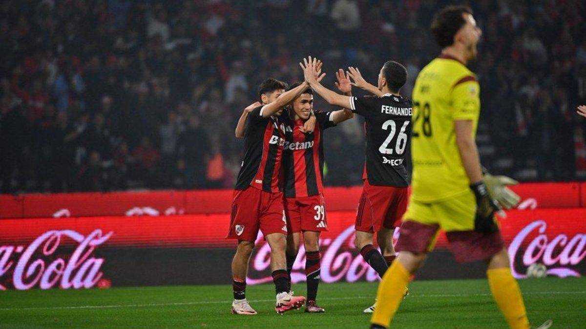 river plate goleo 4 0 a instituto en cordoba y recupero la cima de la zona b del torneo clausura