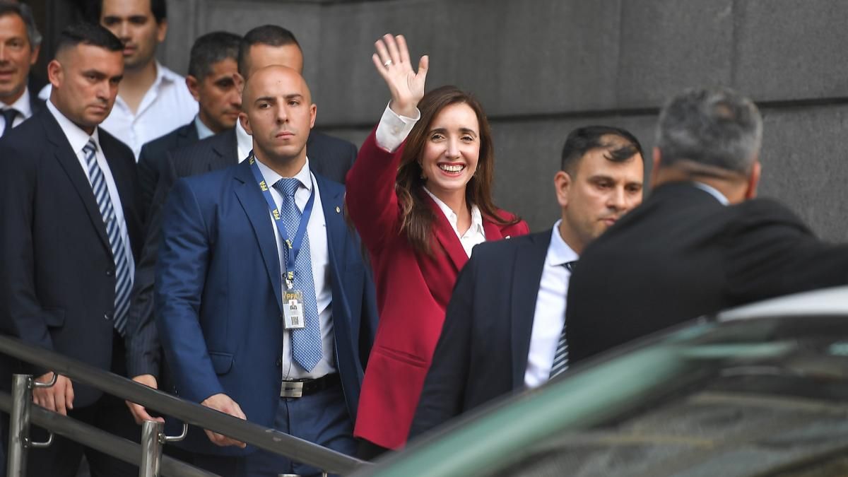 sin foto oficial y una charla amable asi fue el encuentro entre cristina y villaroel en el senado