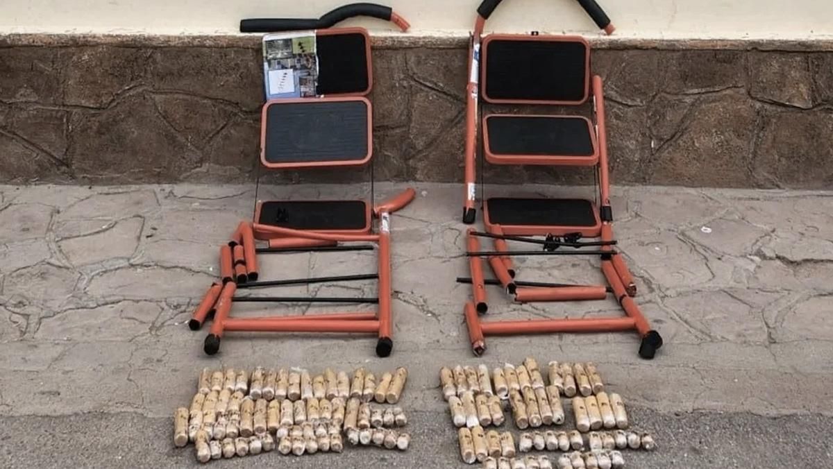 increible despacharon en un colectivo escaleras con cocaina pero un perro antinarcoticos lo descubrio