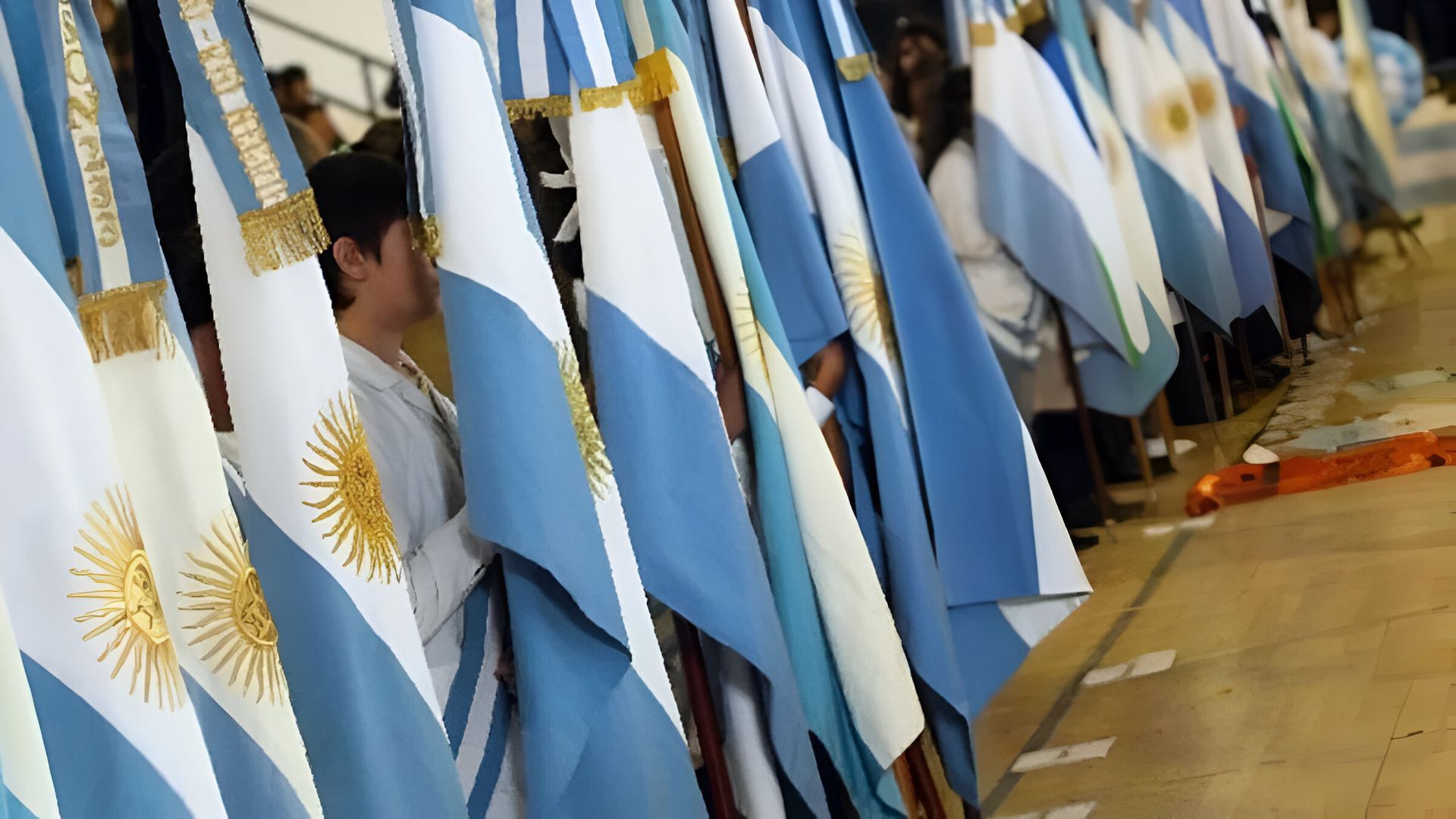 insolito una mama denuncio la escuela porque su hija no fue abanderada