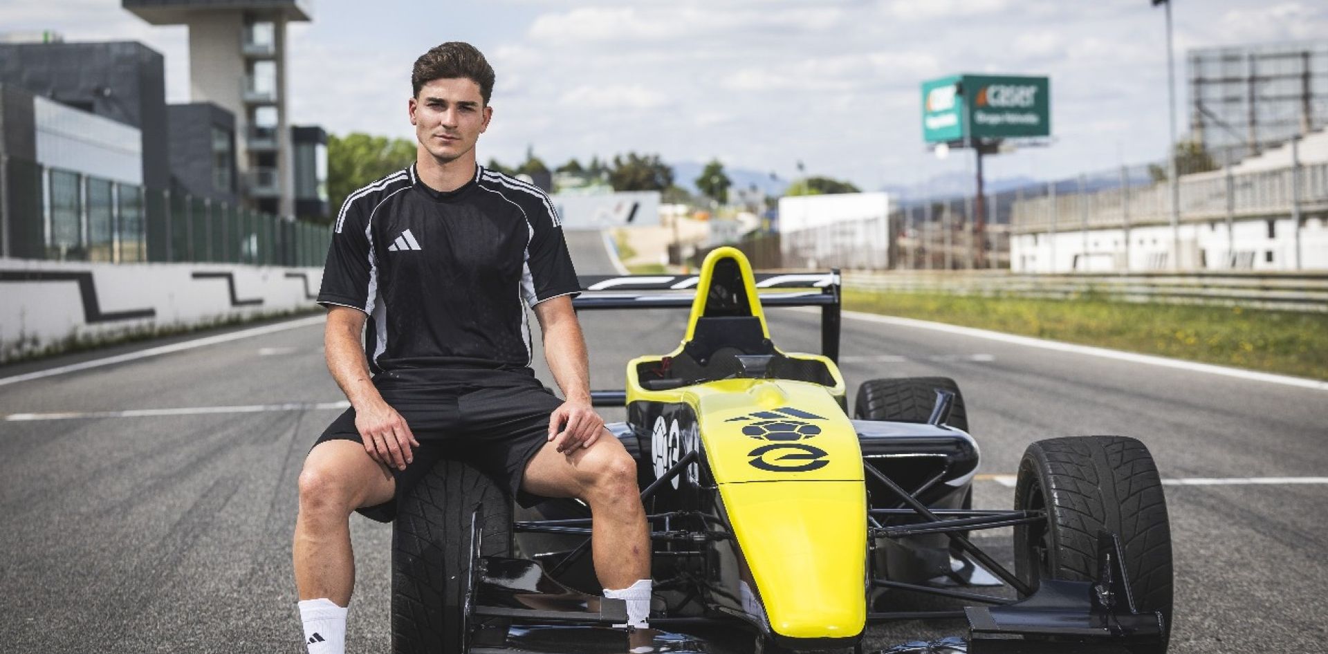 julian alvarez en modo colapinto la rompio en un aviso como piloto de formula 1 video