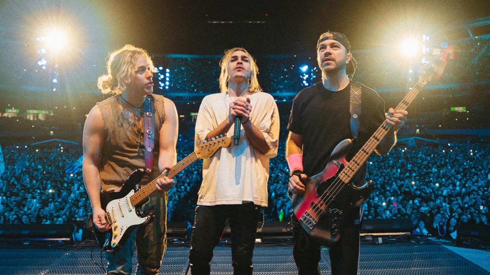 la fiebre airbag llego a salta los fanaticos ya esperan ansiosos el show