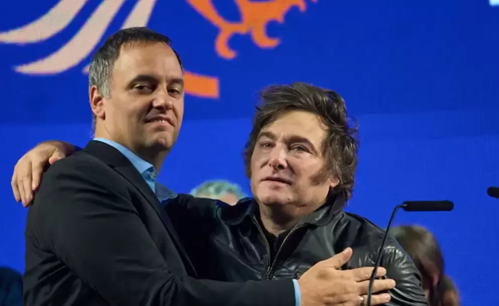 milei banco otra vez a adorni en redes tras el escandalo de su declaracion jurada