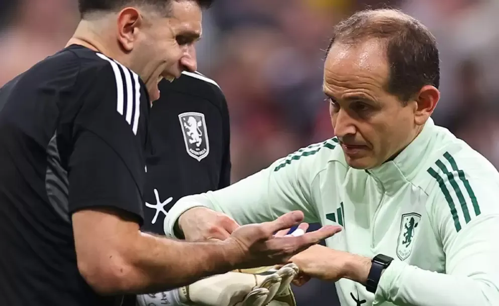 me rompi el dedo la revelacion de dibu martinez a 22 dias del mundial