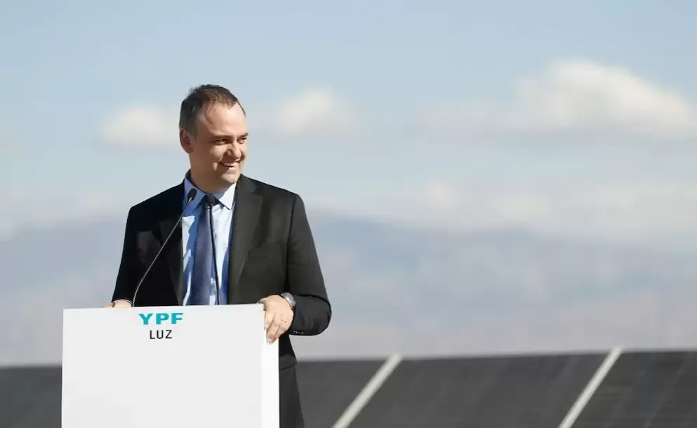 manuel adorni renuncio al directorio de ypf tras dejar la jefatura de gabinete