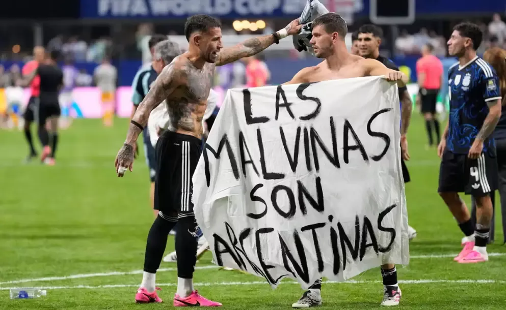 se conocio el destino que tendra la bandera de malvinas que exhibio la seleccion tras el triunfo sobre inglaterra