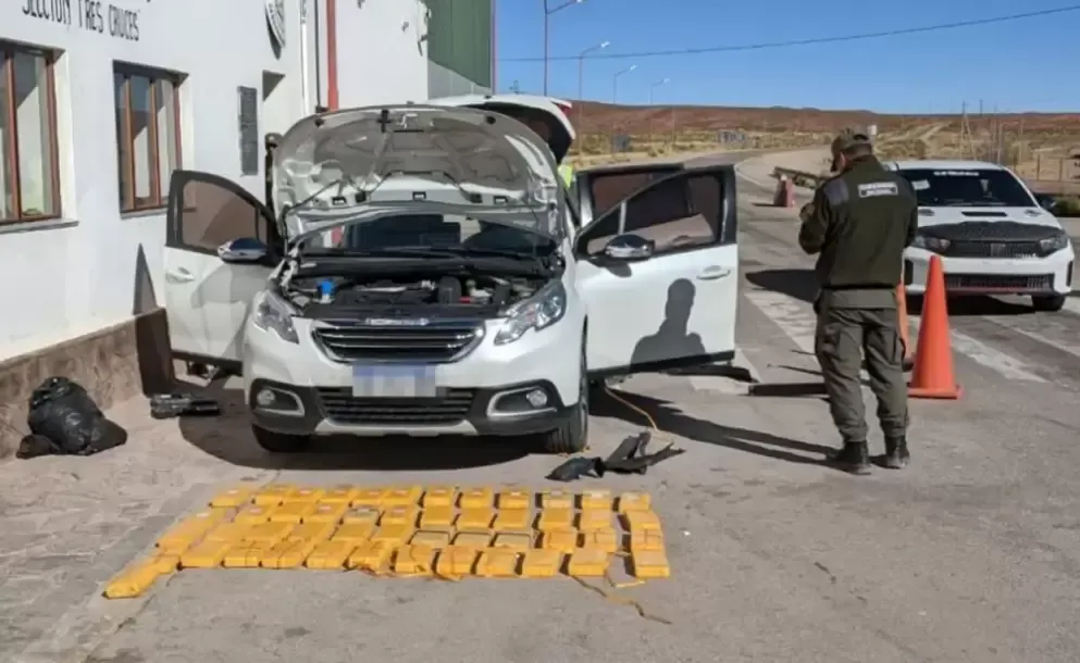 cayo una banda narco que operaba entre jujuy y salta secuestraron mas de 60 kilos de cocaina y hay siete detenidos