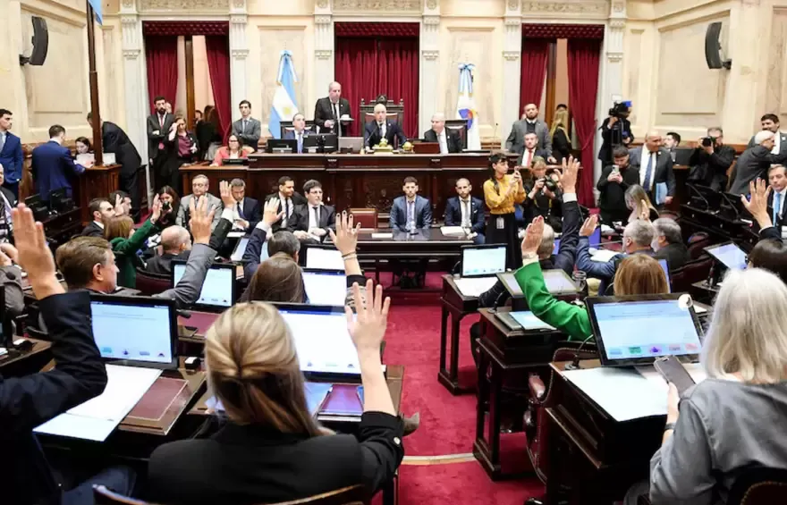 el senado aprobo la ley de propiedad privada pero el gobierno debio ceder en la reforma del fuego