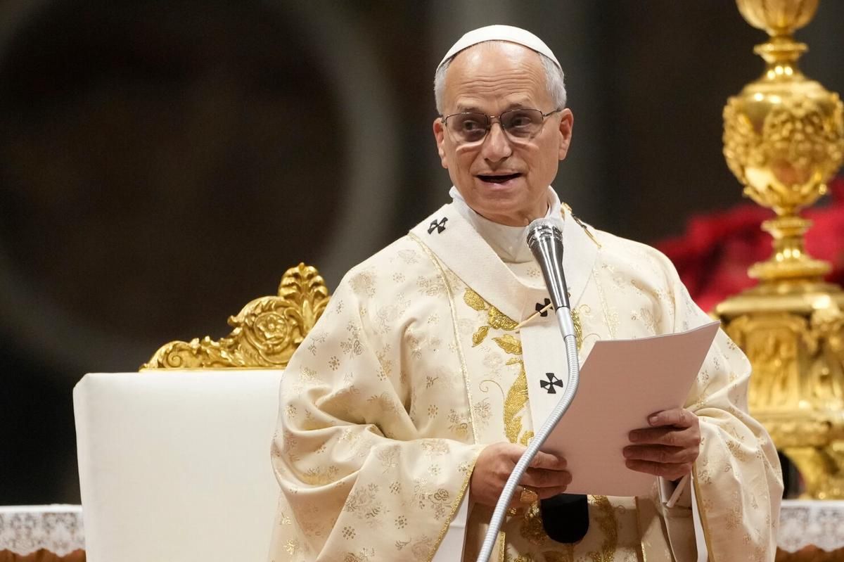 el papa leon xiv recuerda el sufrimiento de gaza en su primera homilia navidena