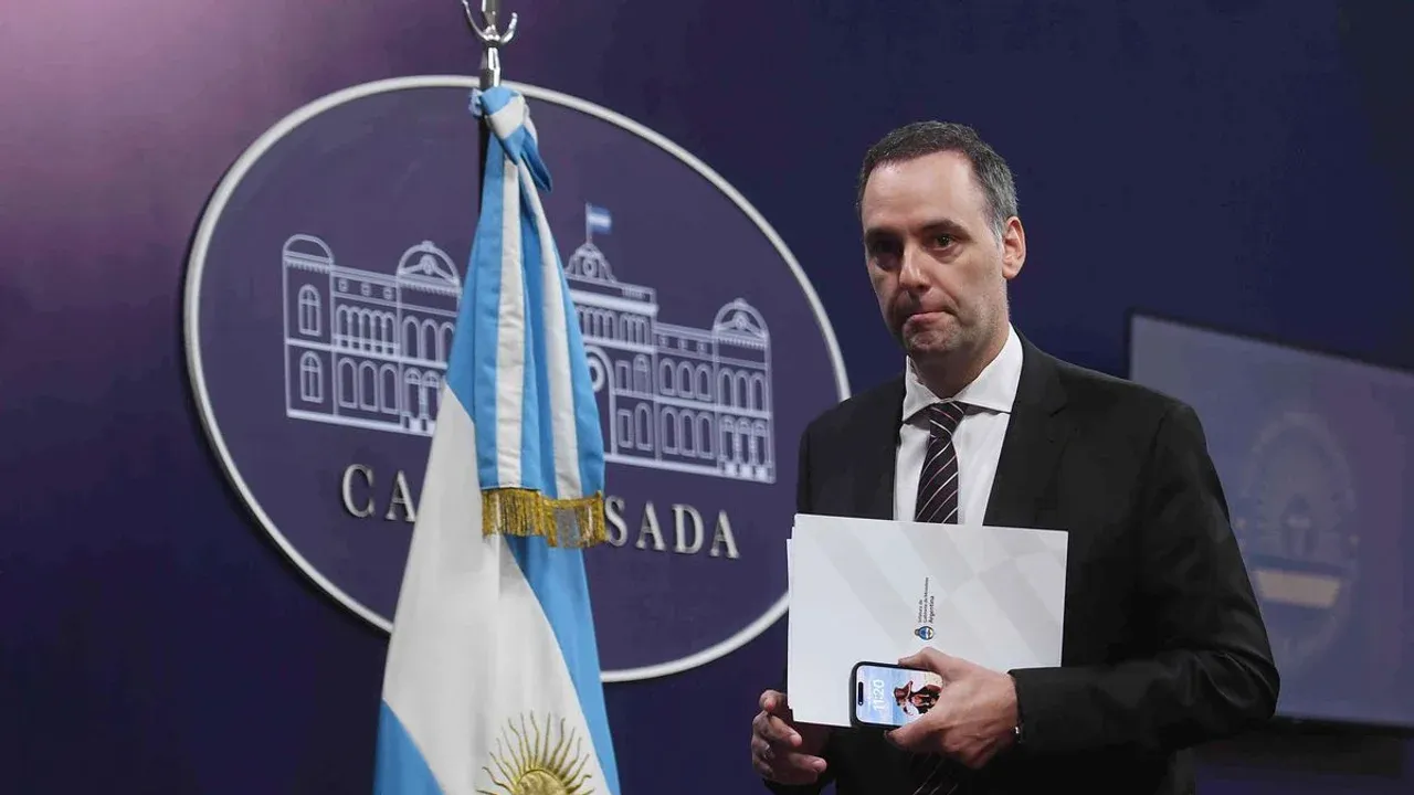 antes de llegar al gobierno adorni demando a su exempleador por pagos en negro y cobro us 60 mil
