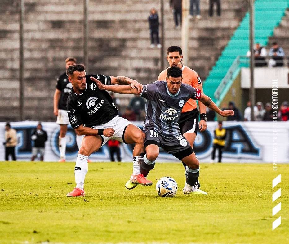 primera nacional el cuervo y el albo igualaron 0 a 0 en el estadio padre ernesto martearena