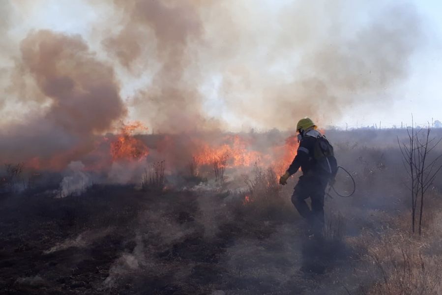 incendios en salta focos en oran urundel y un frente activo en hipolito yrigoyen