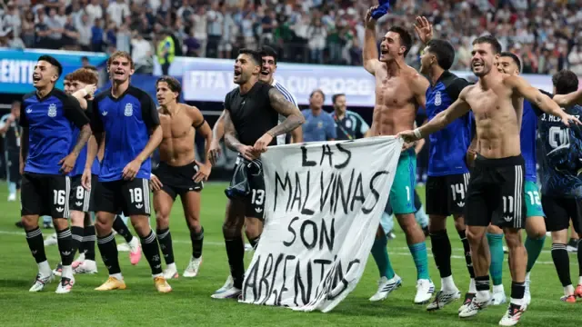 que sancion podria recibir la seleccion argentina por la bandera de las malvinas son argentinas