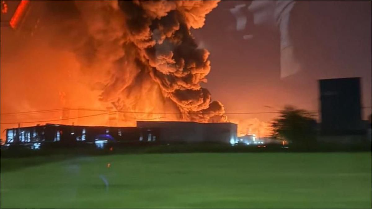 explosion en el parque industrial de ezeiza el fuego afecto cinco plantas y hubo al menos 25 heridos