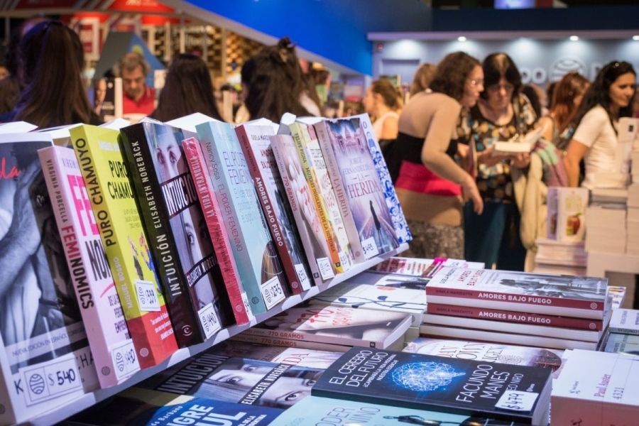salta se luce en la feria del libro con una avalancha de autores