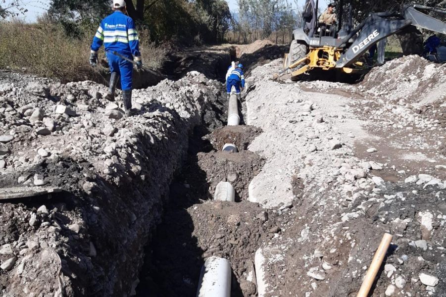 aguas del norte comenzo con el recambio de canerias en el interior de la provincia