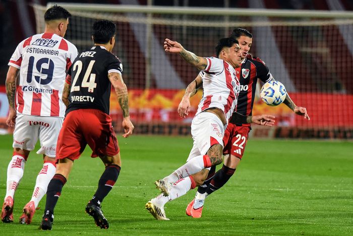 copa argentina armani se convirtio en heroe otra vez y river elimino a union