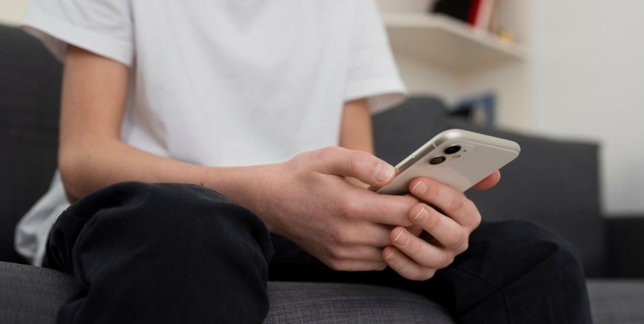 un familiar descubrio chats sexuales con menores lo denuncio en secreto y lo detuvieron por grooming