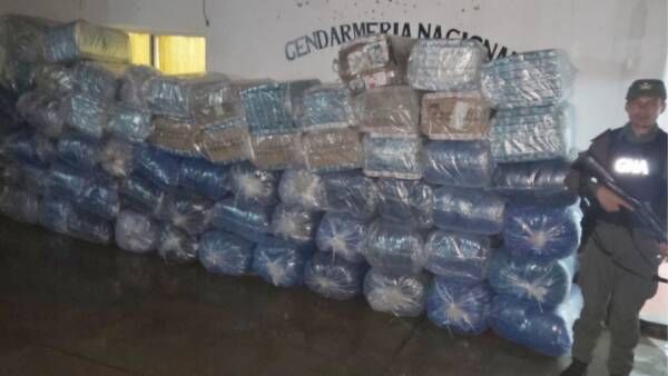 salta gendarmeria secuestro 880 kilos de hojas de coca y mas de 17 mil paquetes de cigarrillos de contrabando