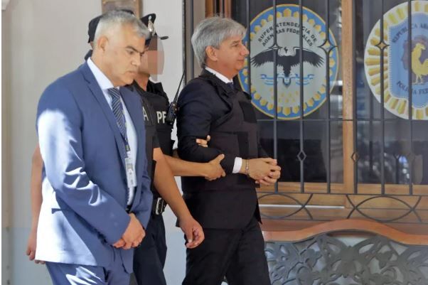 como debe ser detuvieron a un juez federal al que le retiraron los fueros era un corrupto tremendo