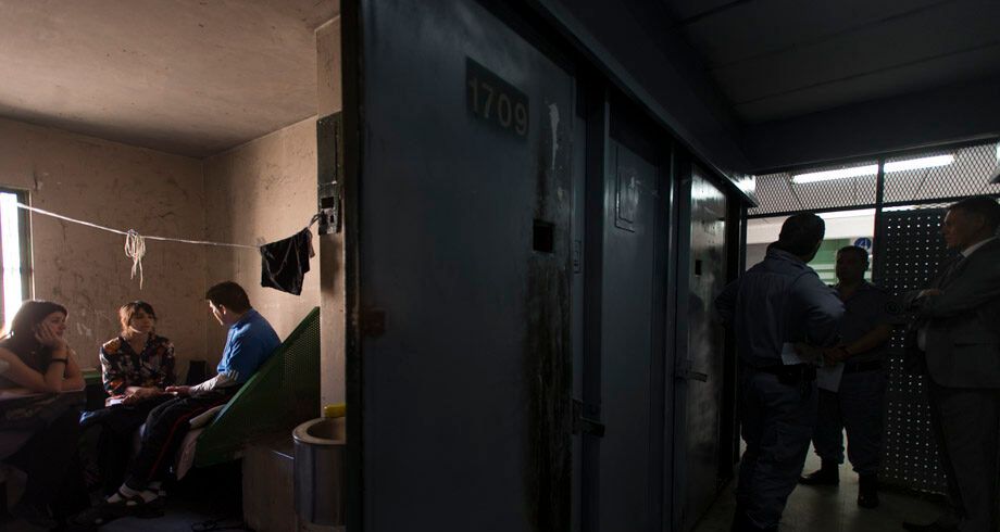 aumentan las detenciones de jovenes pasados de todo
