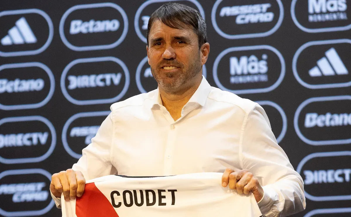 river presento a chacho coudet como nuevo dt