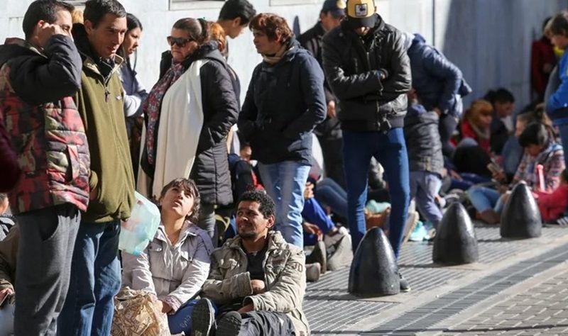casi 300 mil personas pidieron el seguro de desempleo desde la asuncion de javier milei