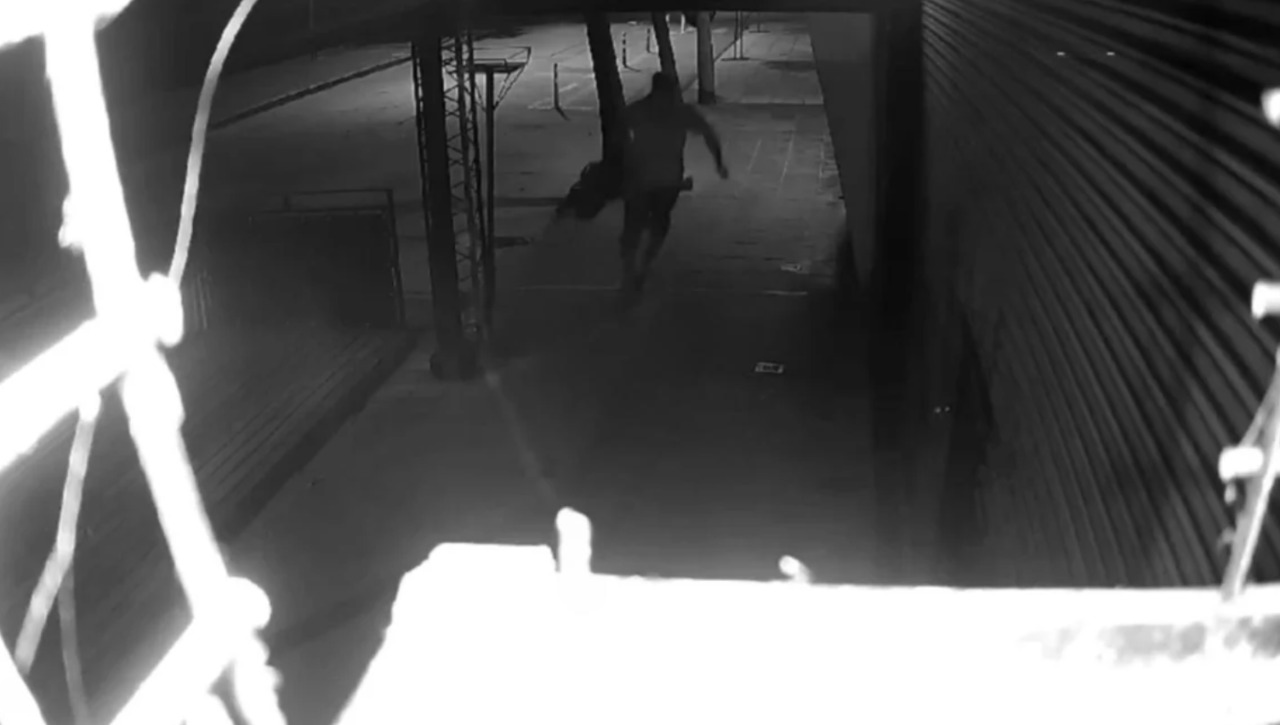 mujer apunalada en oran su huida quedo grabada
