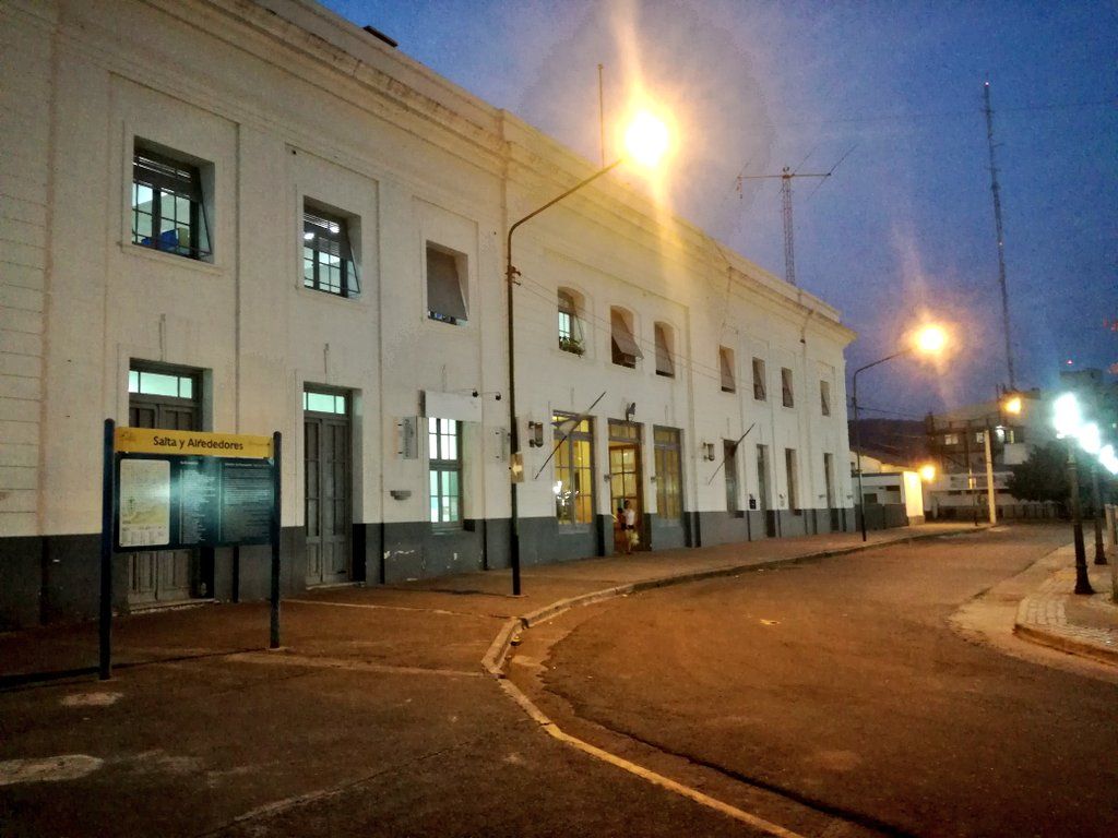 misterio en la estacion de trenes encontraron a un hombre muerto