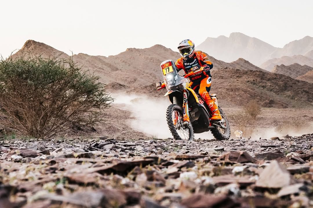 dakar 2026 luciano benavides firme en el top 5 de motos