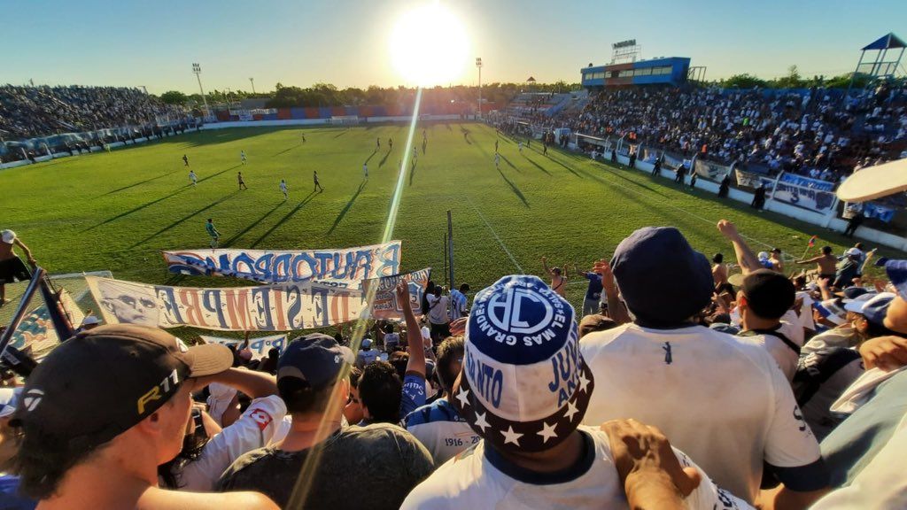 juventud gano en santiago y se salvo del descenso