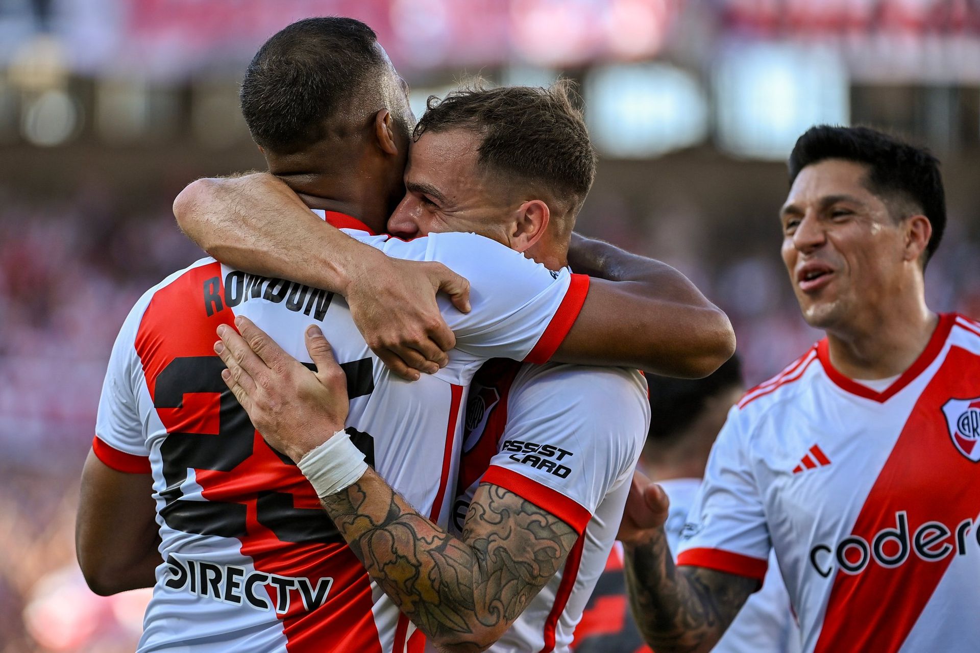 river derroto a talleres en el monumental y quedo como lider de la zona a