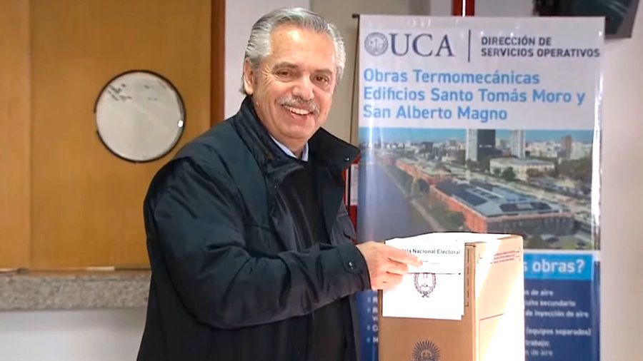 alberto fernandez voto y no le respondio a la prensa