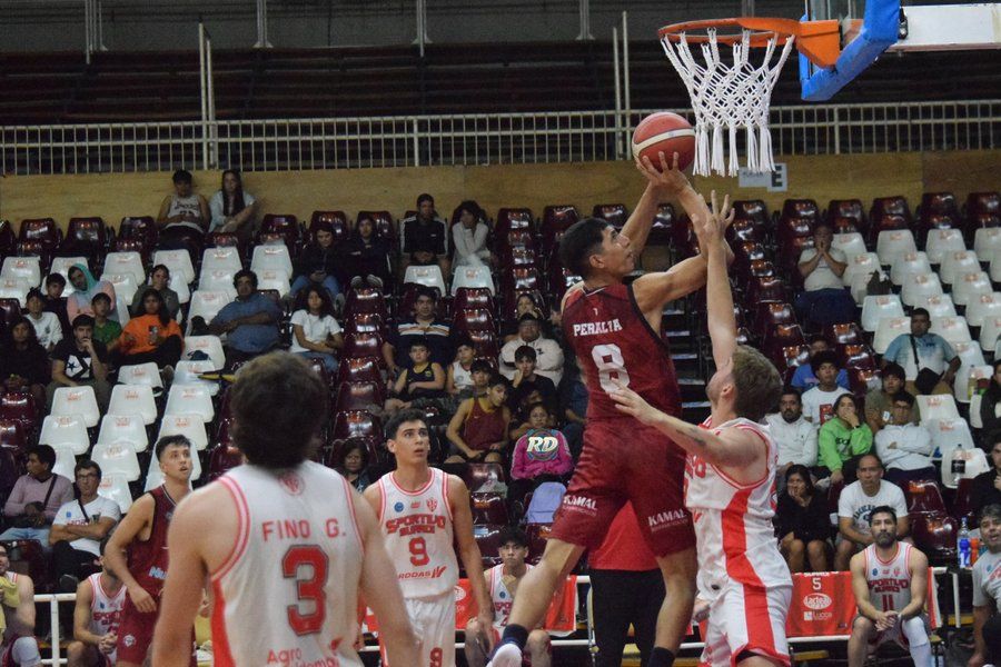 salta basket vencio a deportivo suardi en una noche lluviosa y con goteras en el delmi