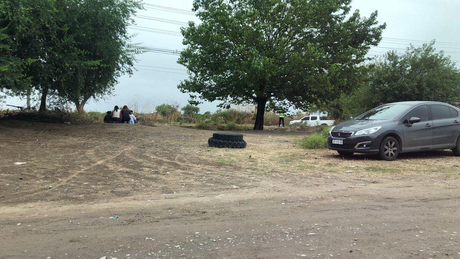 encuentran a una mujer sin vida en un descampado de finca valdivia