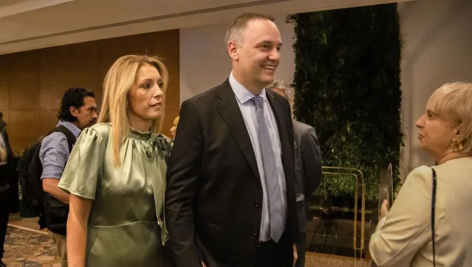 de 18 millones a 133 millones el fuerte aumento en los gastos de manuel adorni y su esposa en un ano