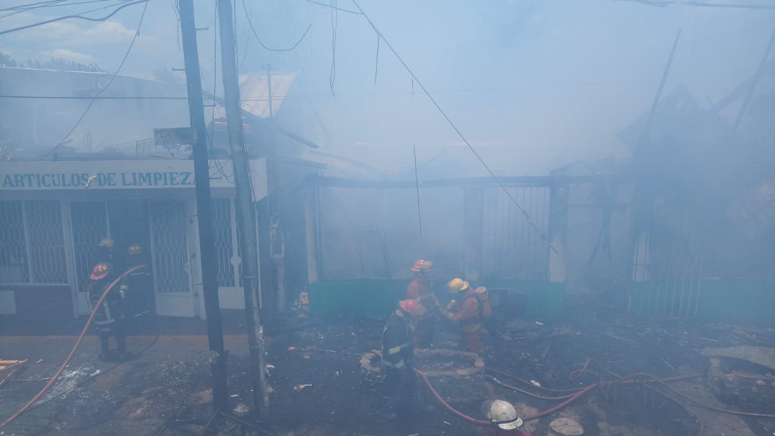 terrible incendio de 3 locales en b bancario video